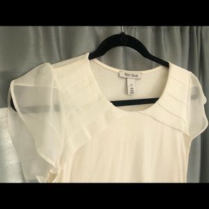 Beautiful White House Black Market Cream Top